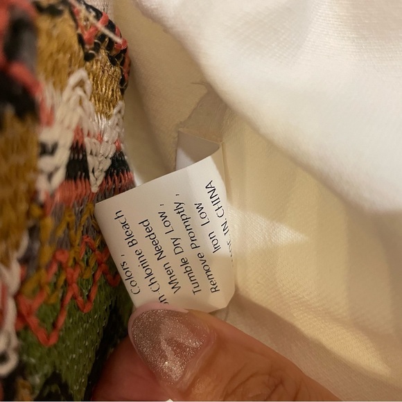 Cropped White Denim Jacket with Relaxed Fit - Picture 3 of 7